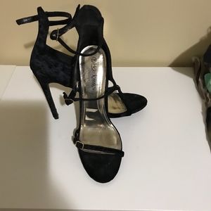 CLOSET BLOW OUT SALE... EVERYTHING MUST GO!!